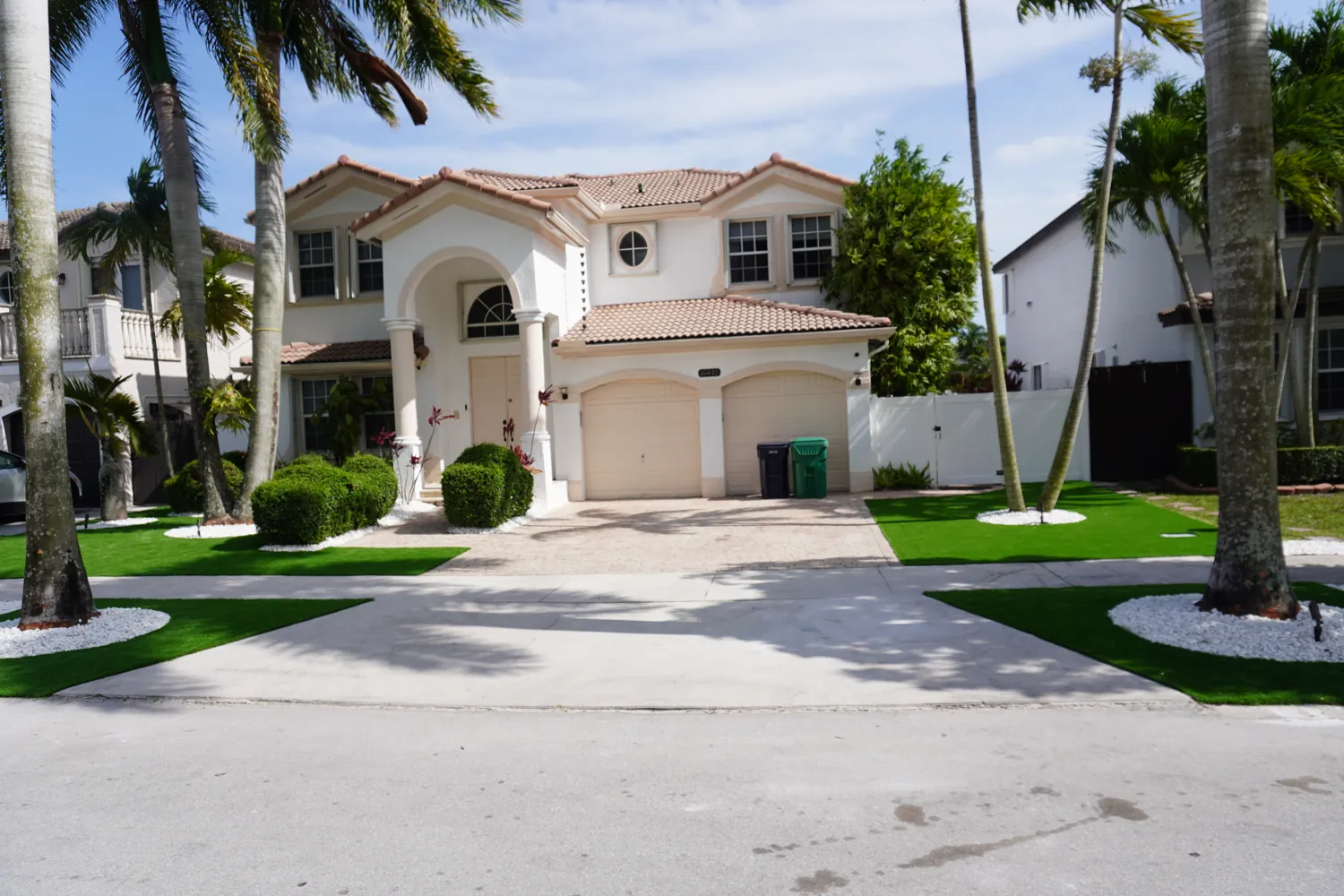 Artificial turf front yard in South Florida by M&R Outdoor Living